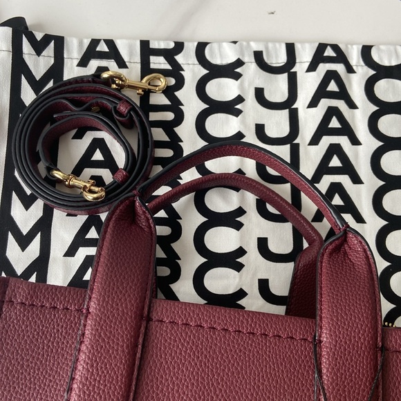 Marc Jacobs Logo Print Tote Bag In Red - Picture 8 of 10